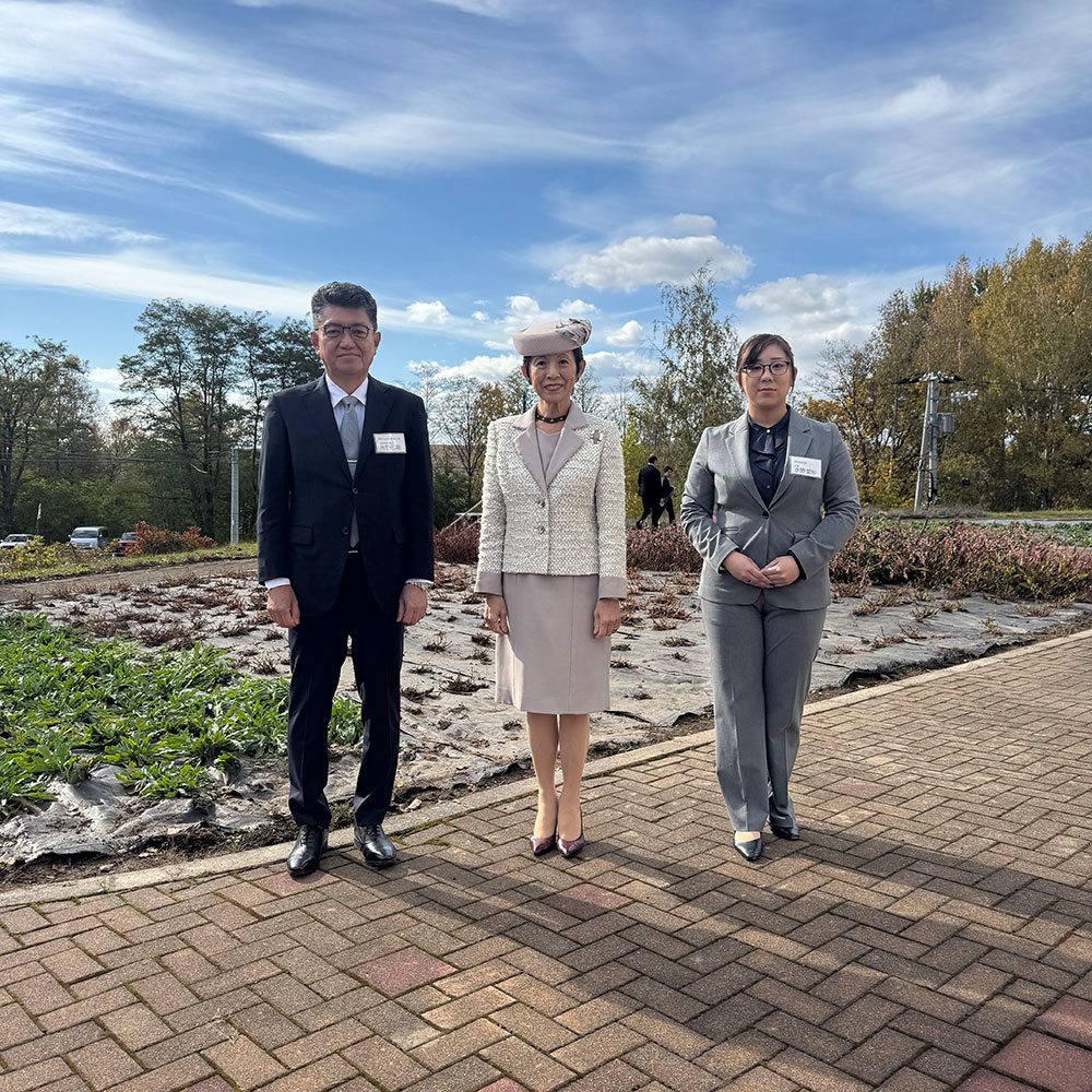 高円宮妃久子殿下「藍染結の杜」御視察